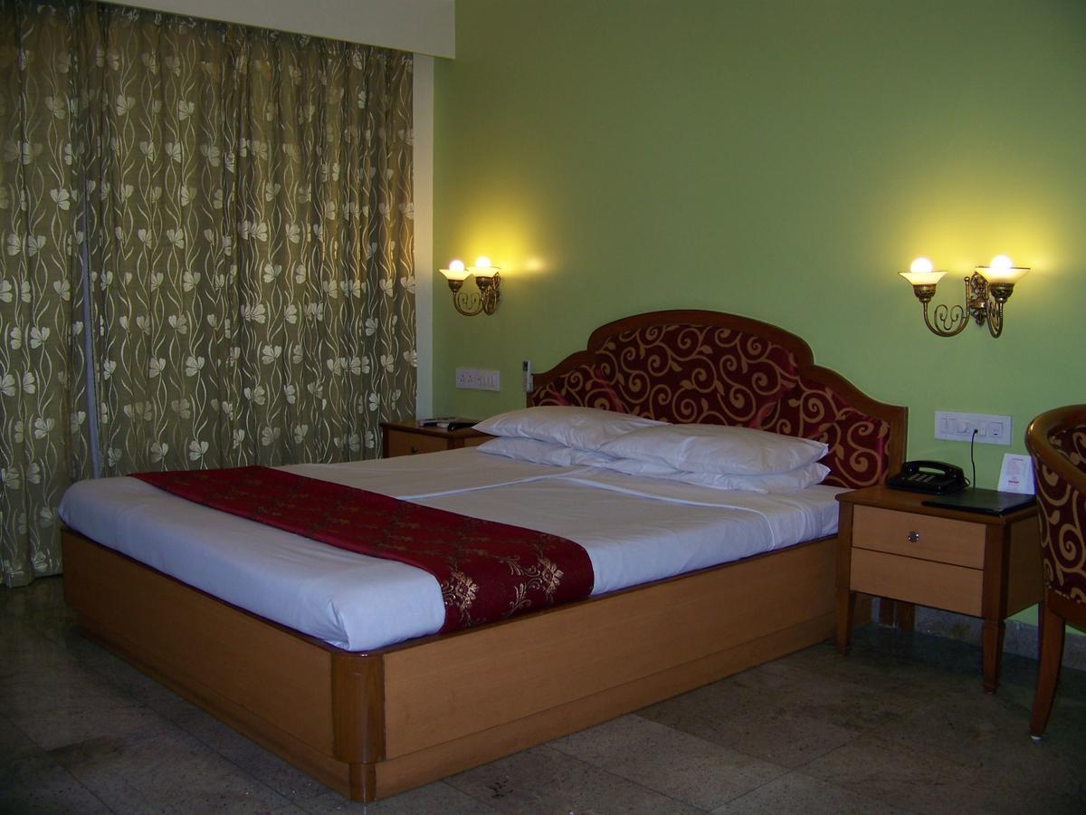The Samrat Near Railway Station 3* Pune