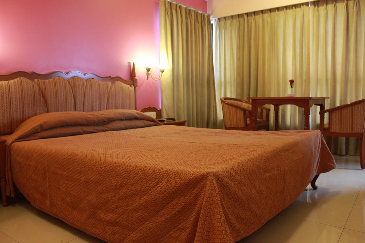 The Samrat Near Railway Station Hotel
